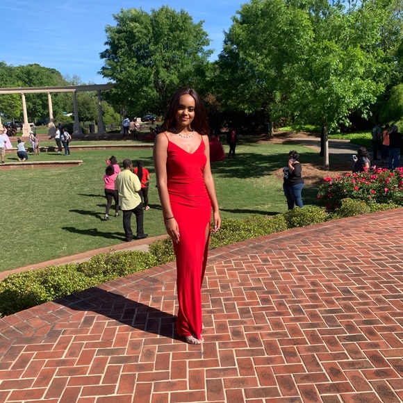 Formal dress - Picture 4 of 4